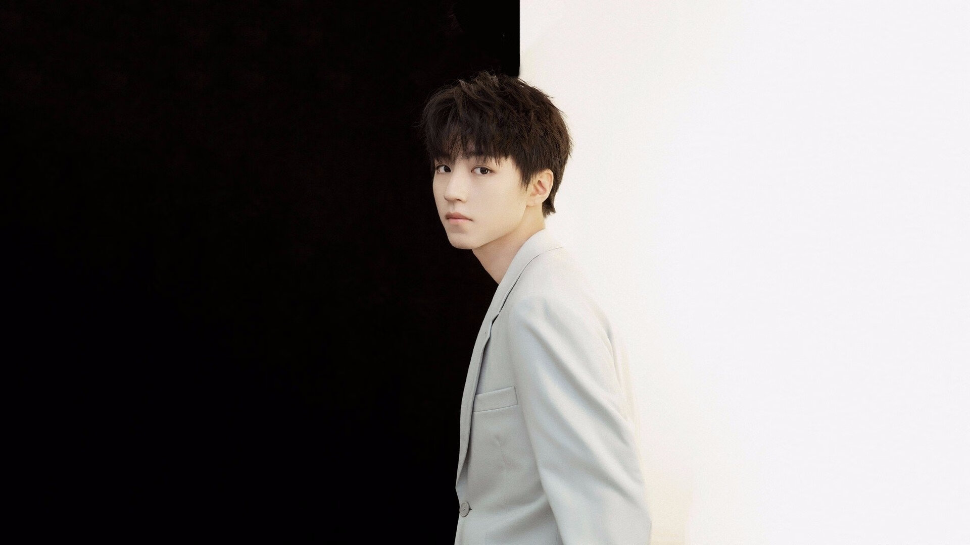 青铜与大理石，恩佐，一位现代古希腊哲人的绿茵史诗