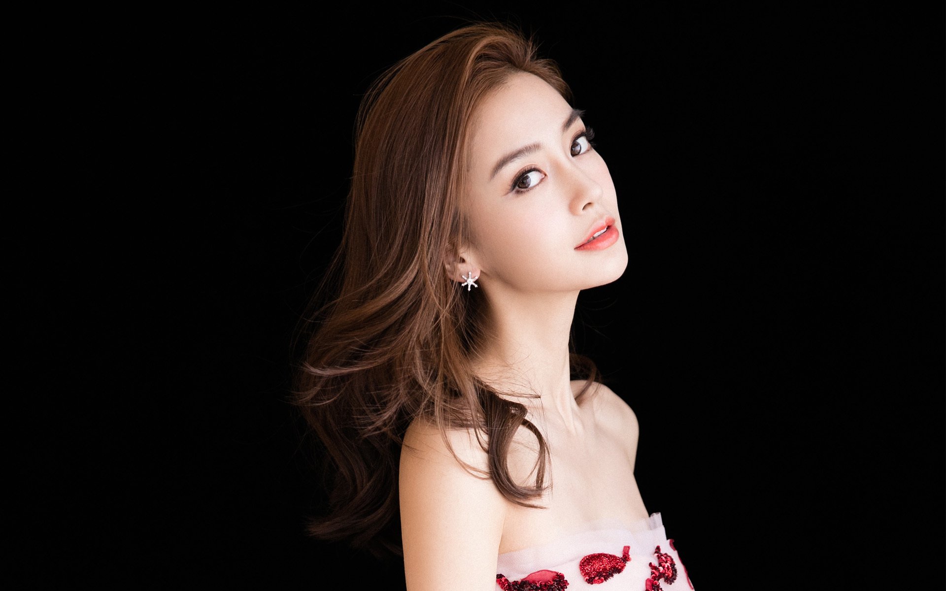 独木成林，当伦纳德化身胜负手，太阳焚尽鹈鹕强势晋级